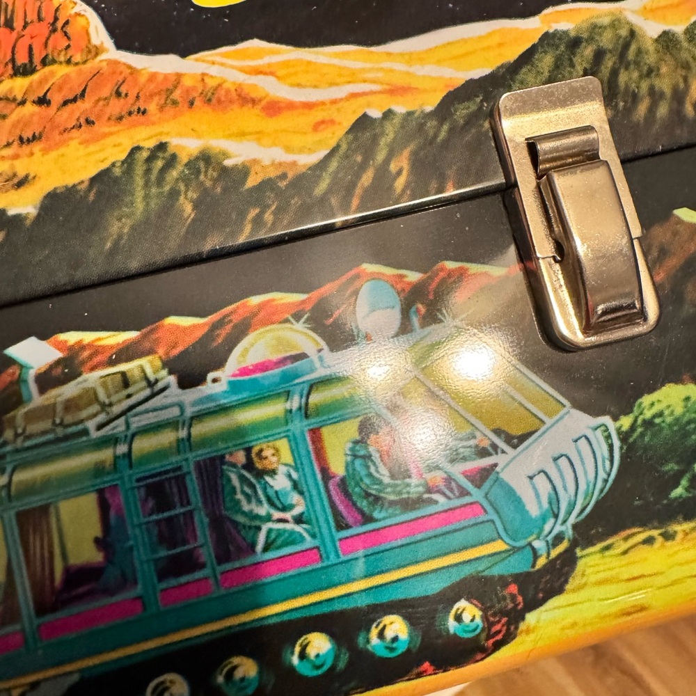 Vintage Lost in Space Metal Lunchbox - Picture 8 of 11